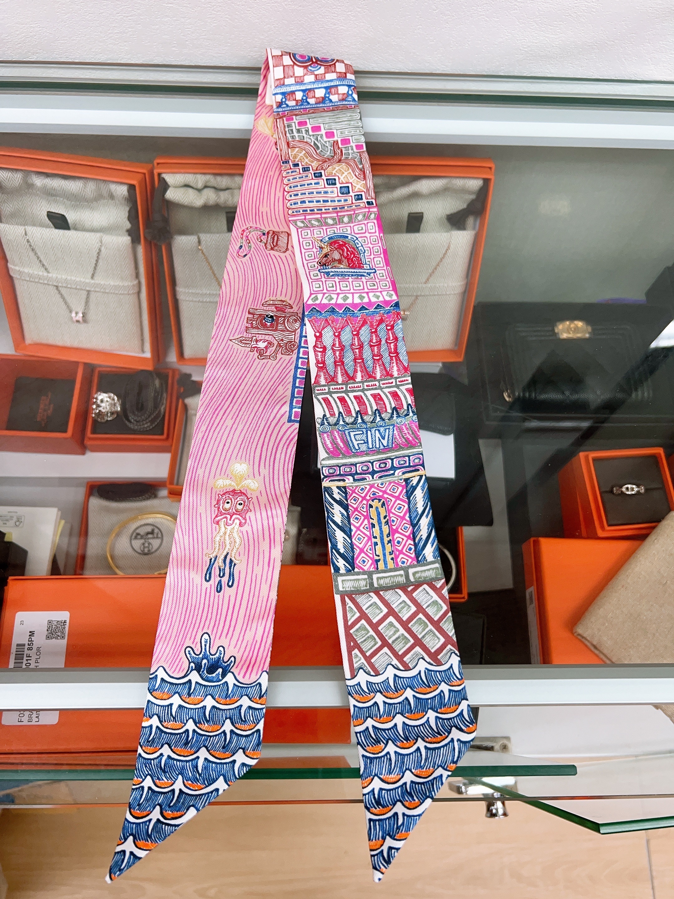 *Brand New* Hermes twilly (super silk quest/ pink)