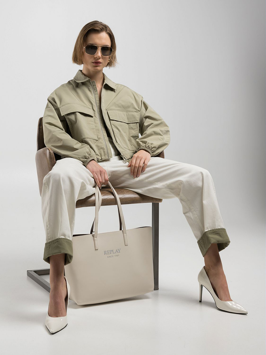 軍綠色短版大口袋外套