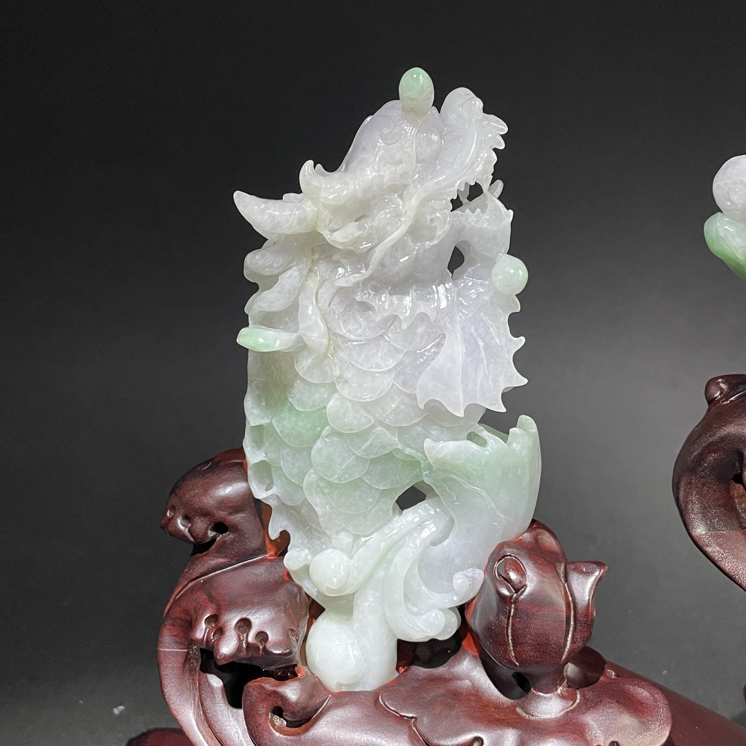 J2398 翡翠春彩金龍魚玉雕擺件一對