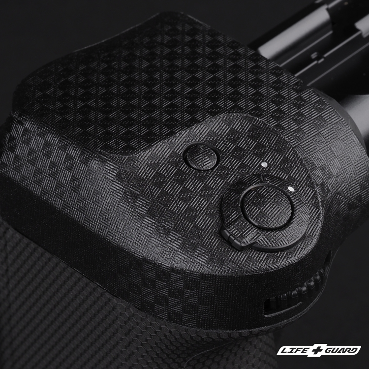 鎧甲貼膜質感特寫，LIFE+GUARD 設計風格