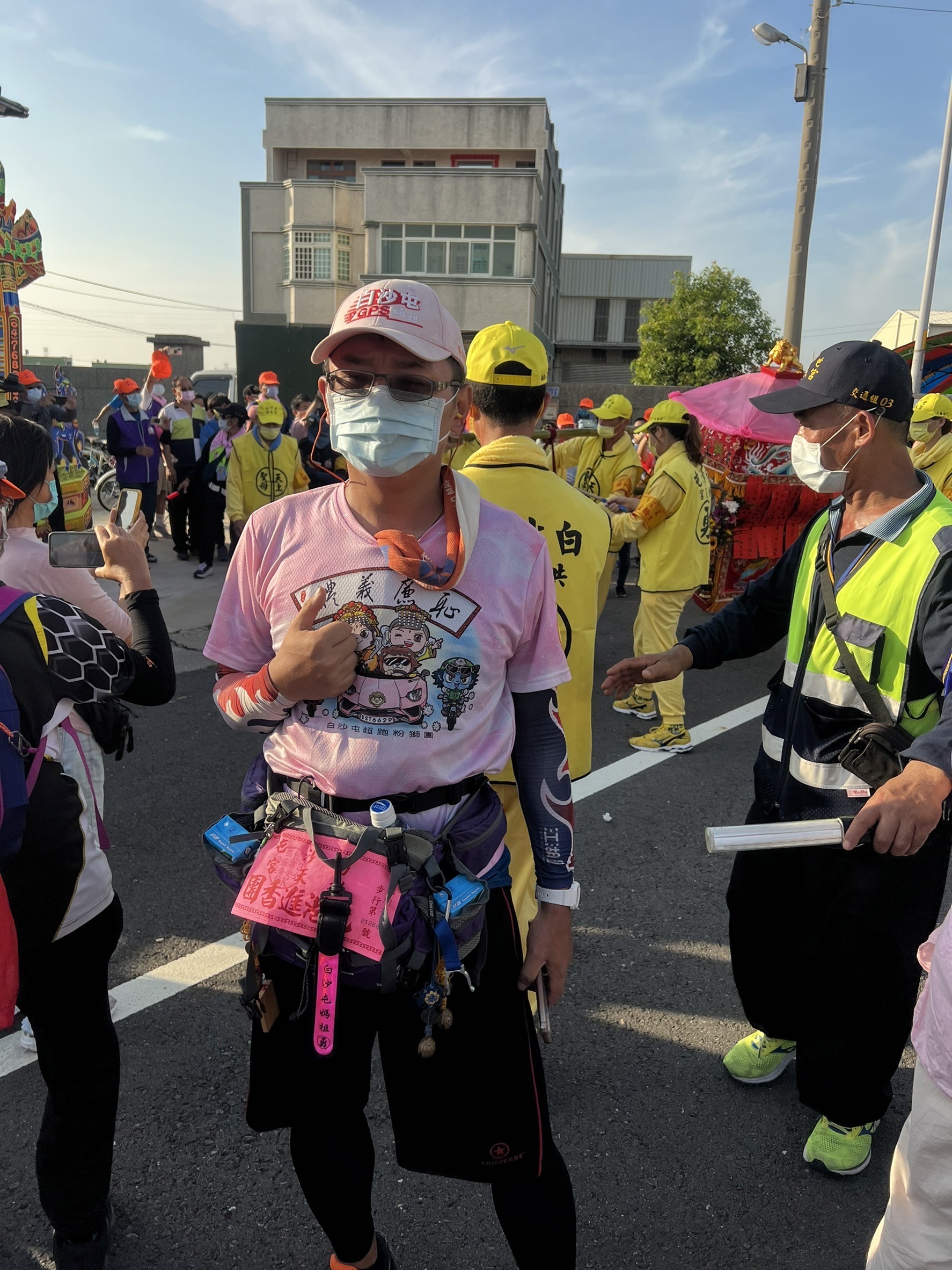 需要穿著手臂防曬配件，避免陽光長時間曝曬，造成曬傷｜2025白沙屯媽祖遶境-急行軍進香裝備指南！