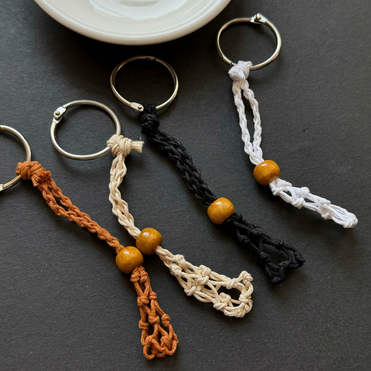 [原石] 編織繩滾石鑰匙圈 水晶鑰匙圈（空網）