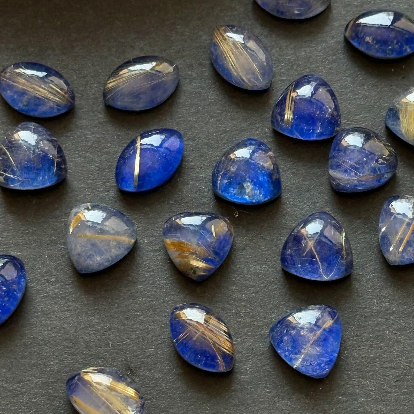 [原石] 青金石 +鈦髮晶 水晶蛋面 （天然石貼合加工）