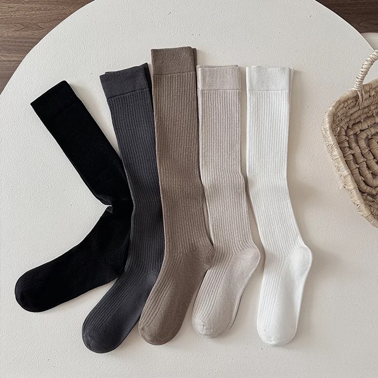 坑條素面膝上襪