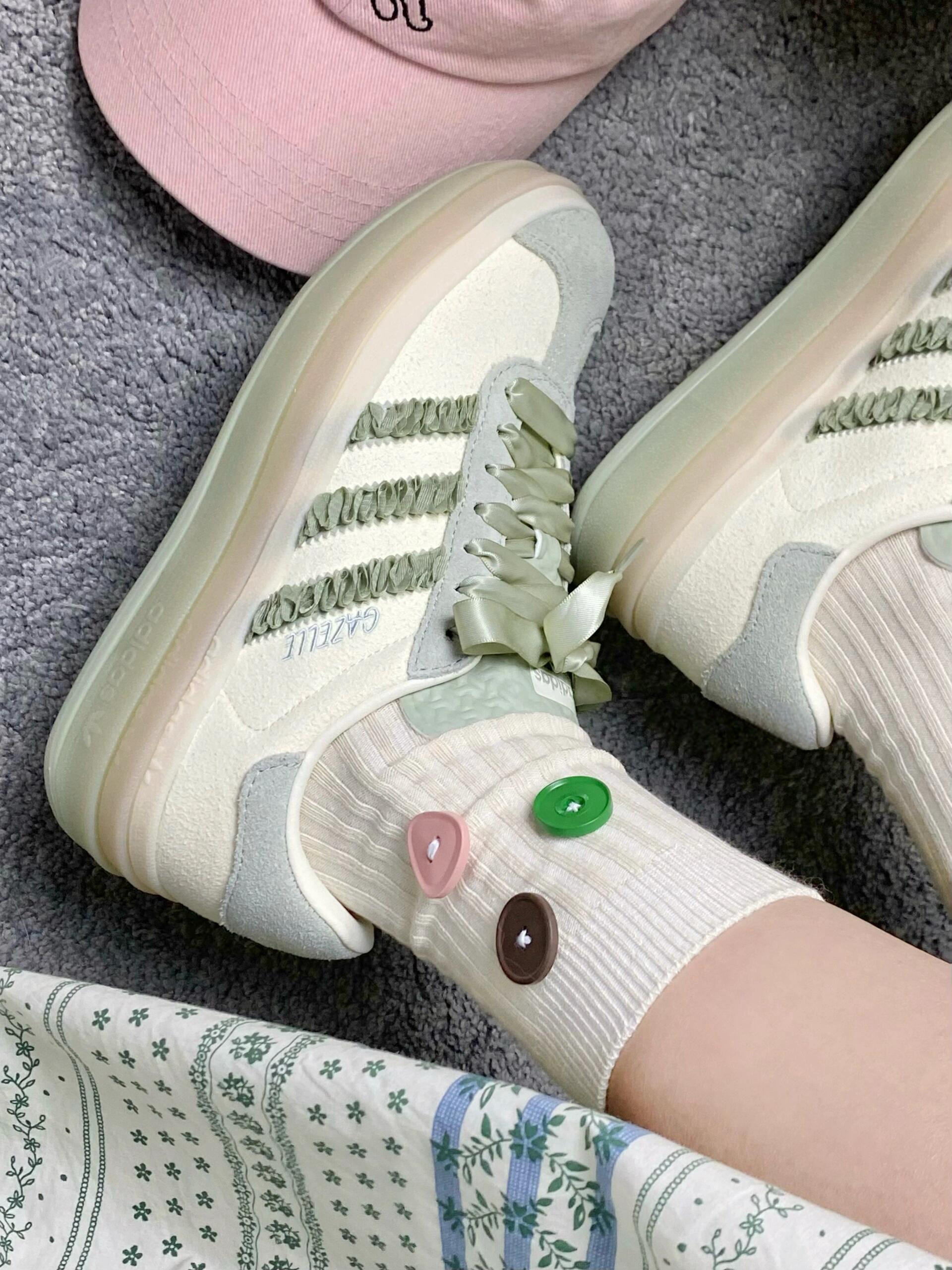 Adidas Originals Gazelle Bold 抹茶奶蓋 淺綠色 米白色 芭蕾風 麂皮 緞帶 厚底 解構 女鞋 JR8373/預購