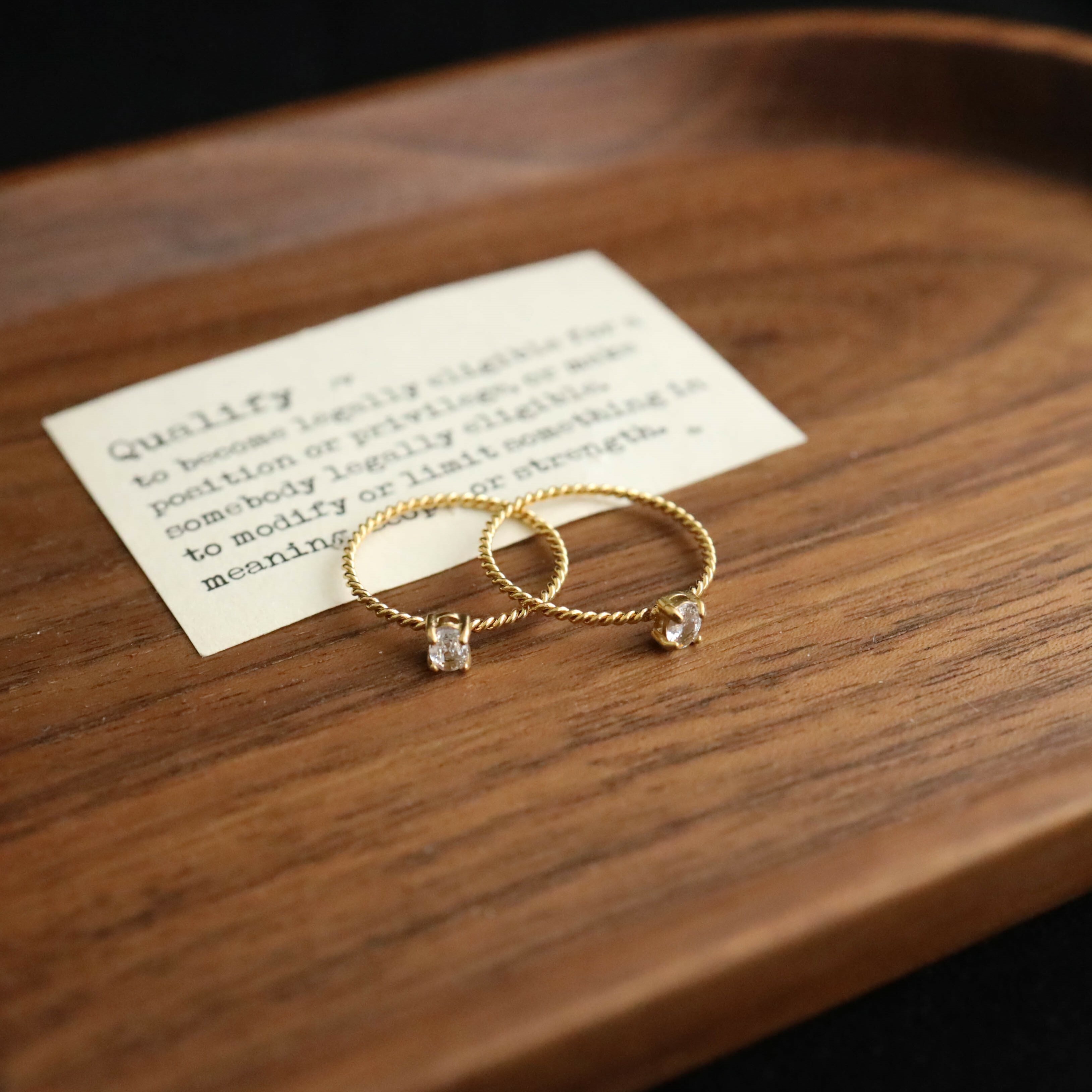 不怕水金色細線小鑽鋼戒