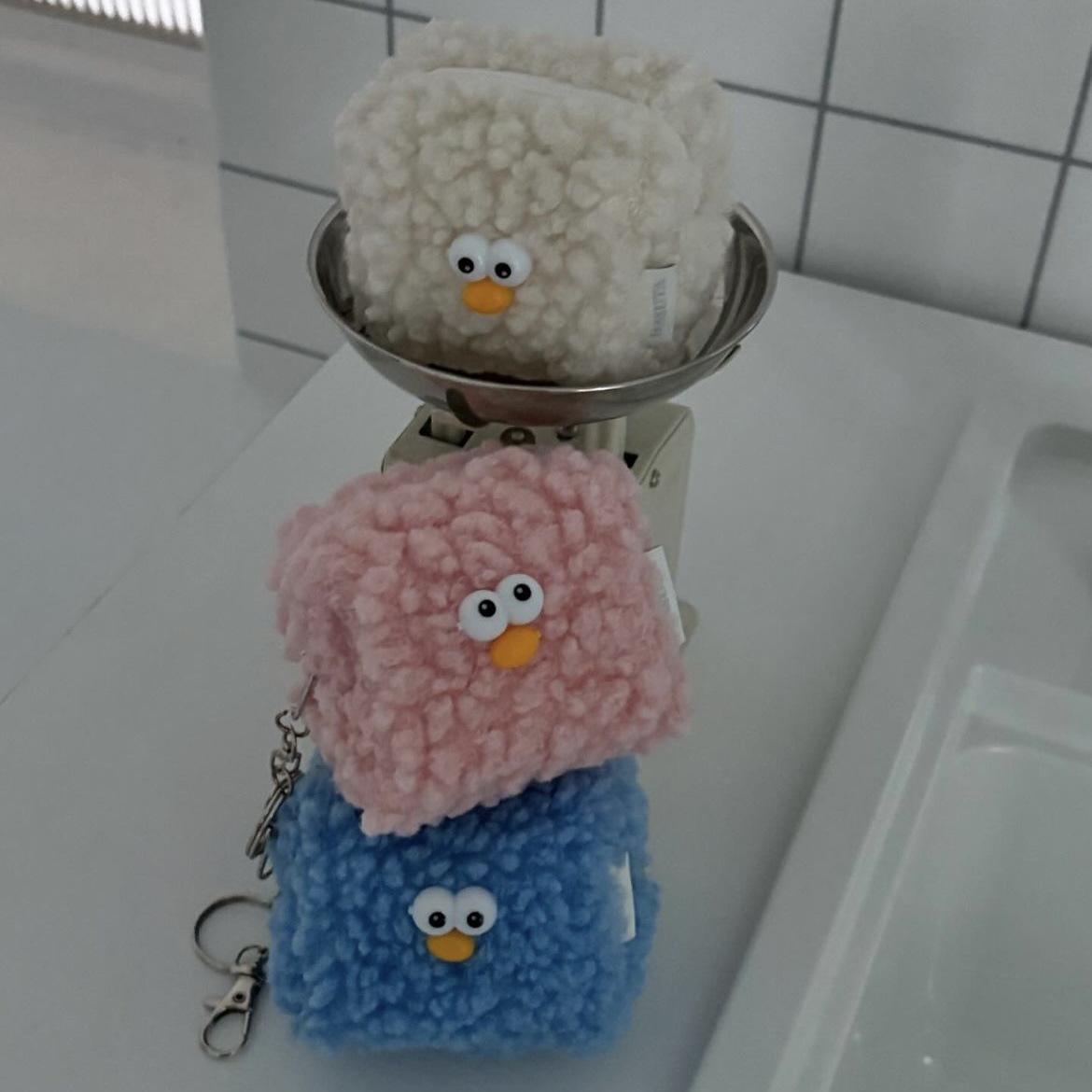 《5762》小眼睛毛絨耳機包