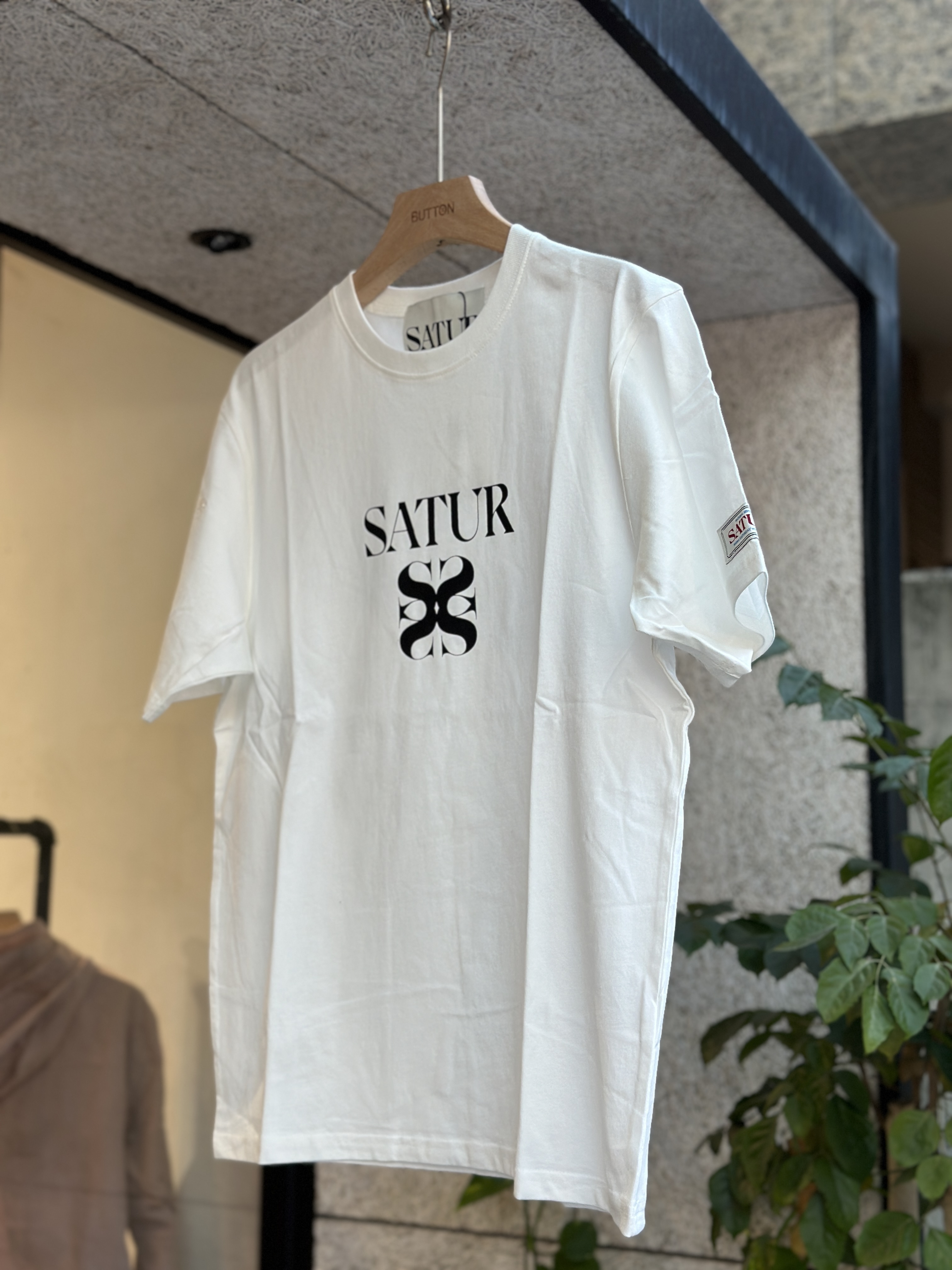 【現貨零碼折扣】SATUR 大logo短tee SA242UTS35 SA233MTS03