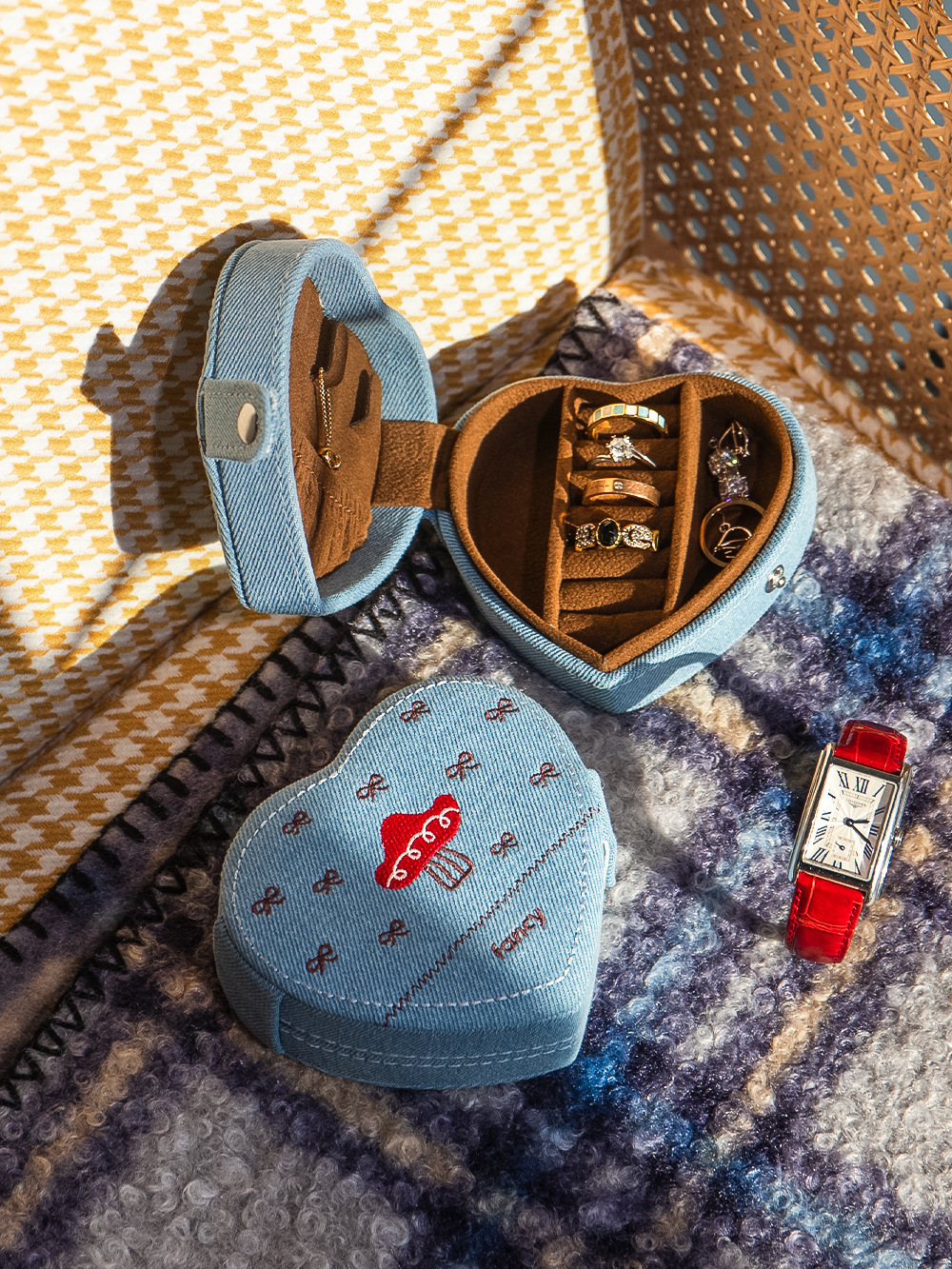 Mushroom jewelry storage