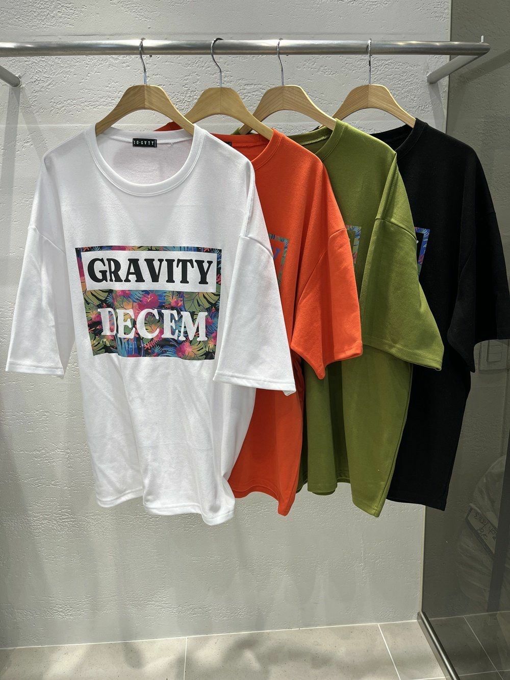 OverSize英文字圖案短袖Tee 10.GVTY-0190T