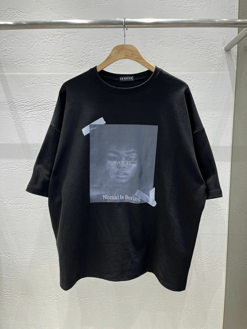 OverSize英文字圖案短袖Tee 10.GVTY-0191T