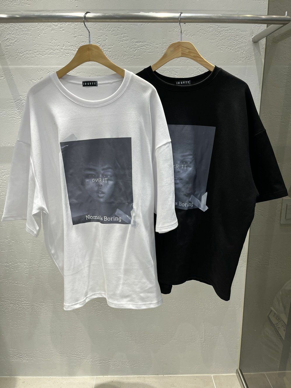 OverSize英文字圖案短袖Tee 10.GVTY-0191T
