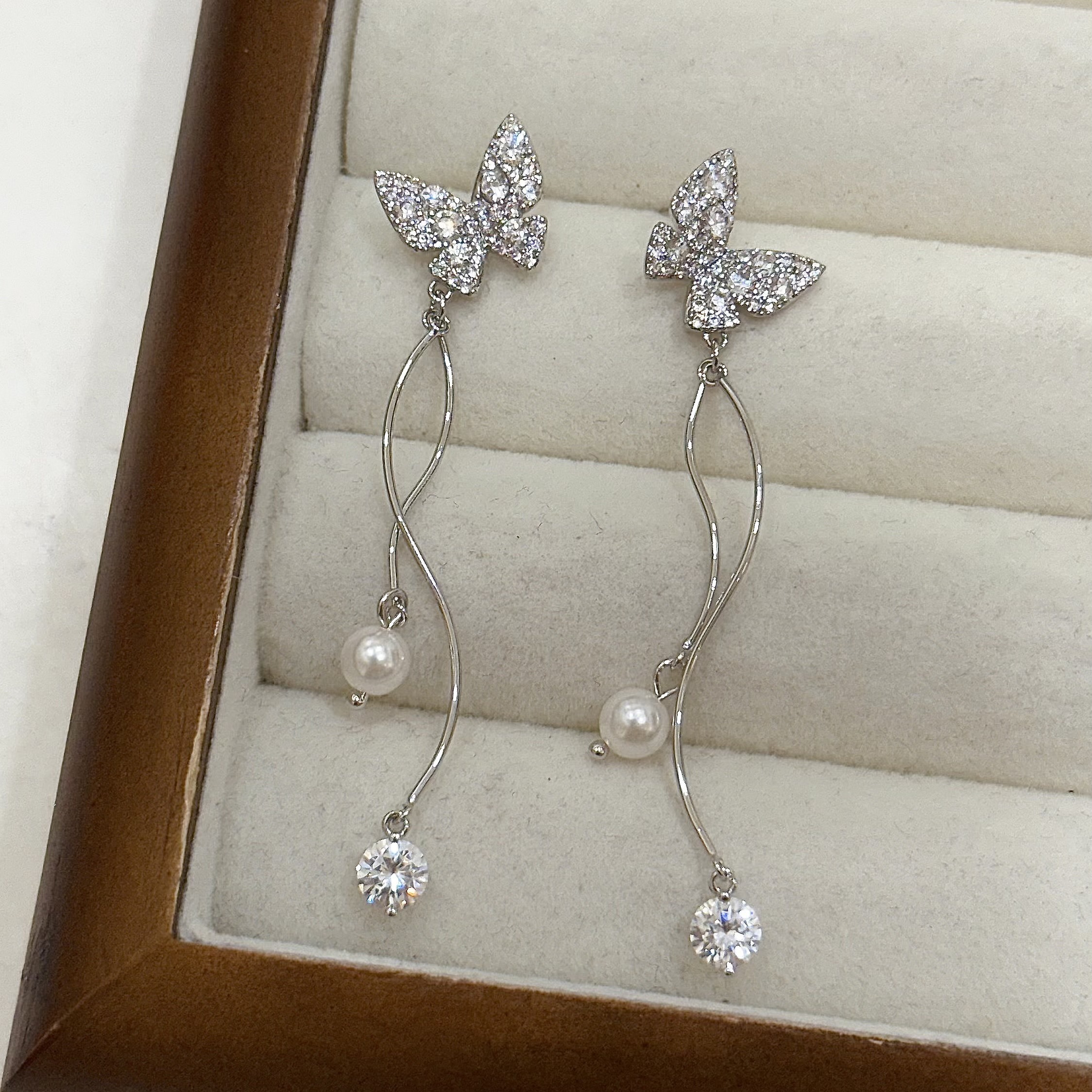 U22滿鑽蝴蝶波浪珍珠垂吊