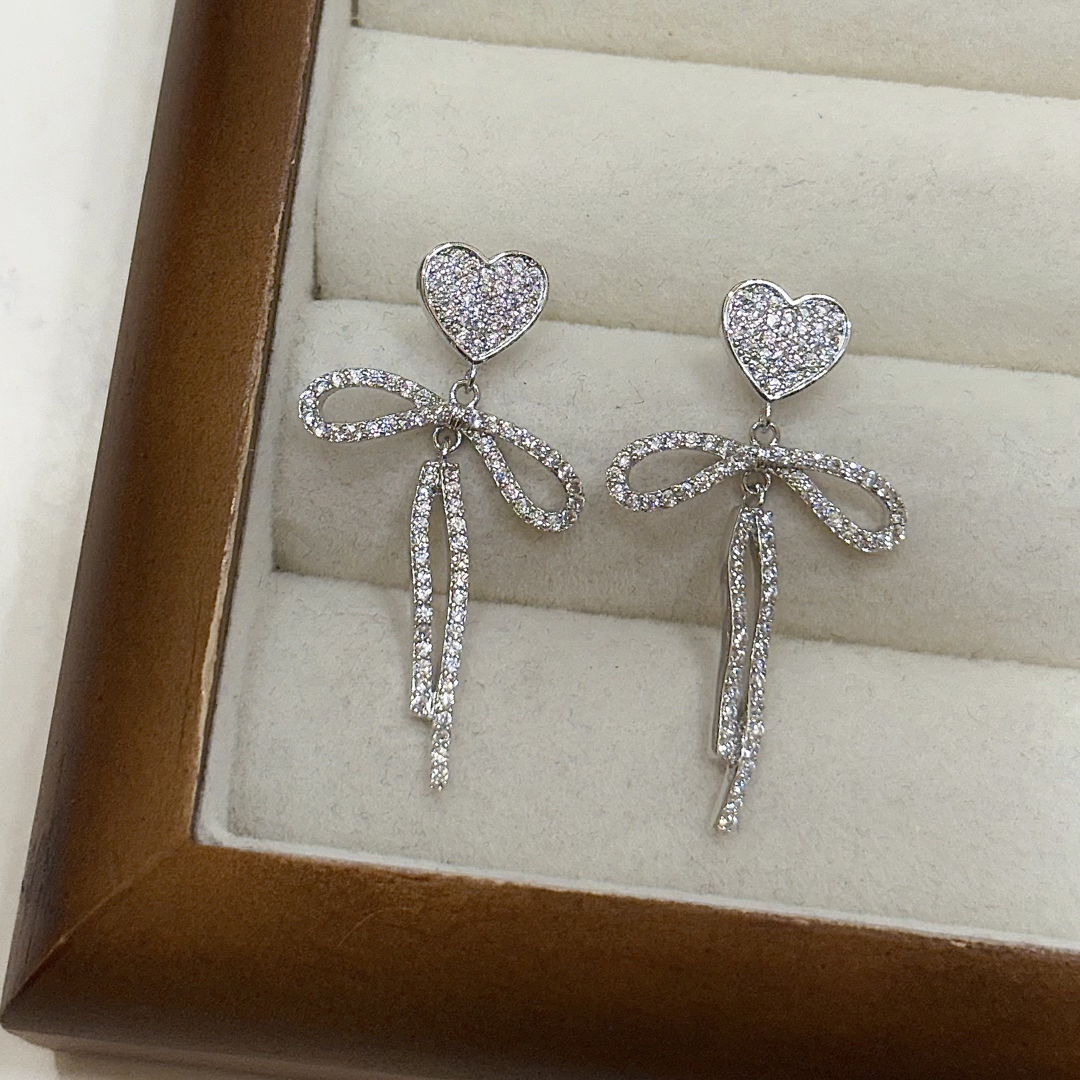 U27滿鑽愛心蝴蝶結垂吊
