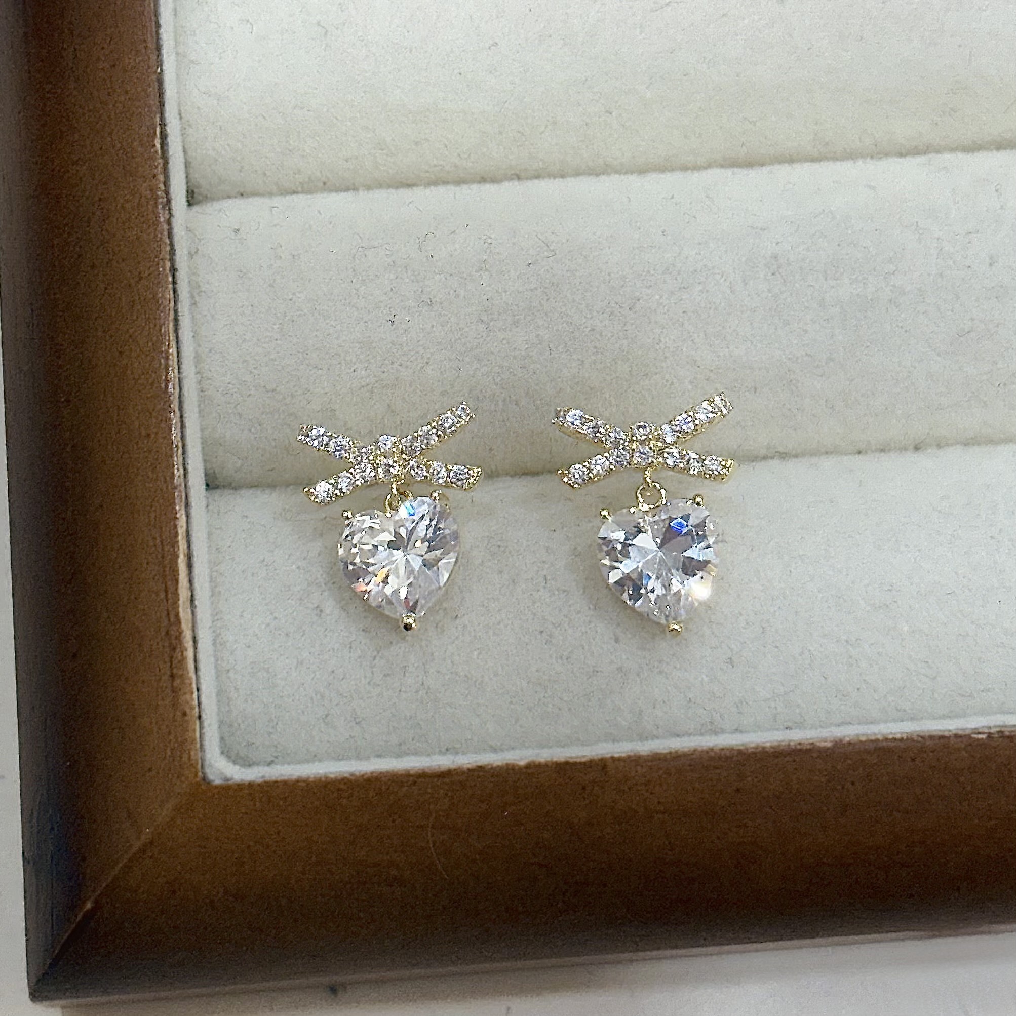 U28滿鑽蝴蝶結愛心垂吊