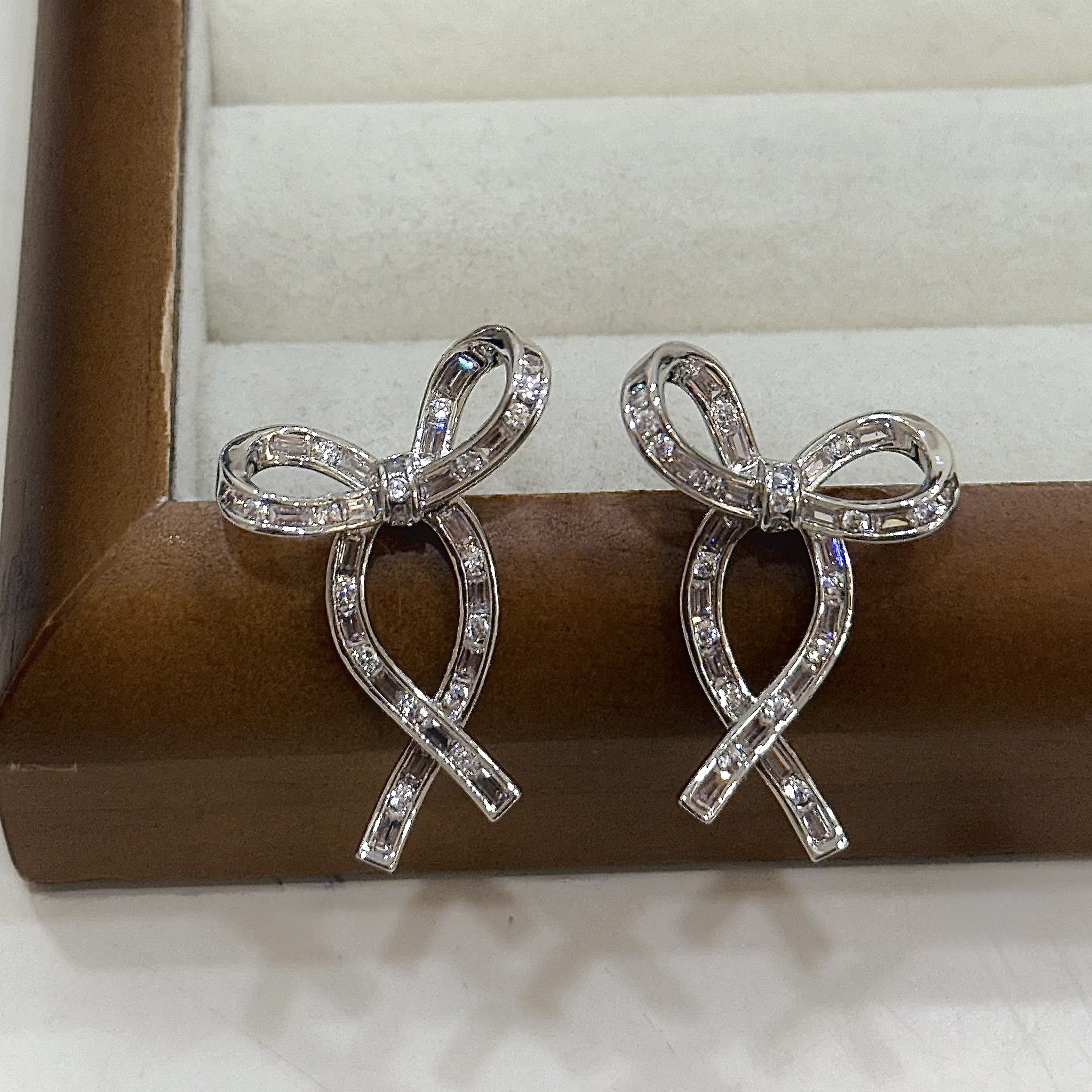 U30排鑽交叉蝴蝶結大款耳針