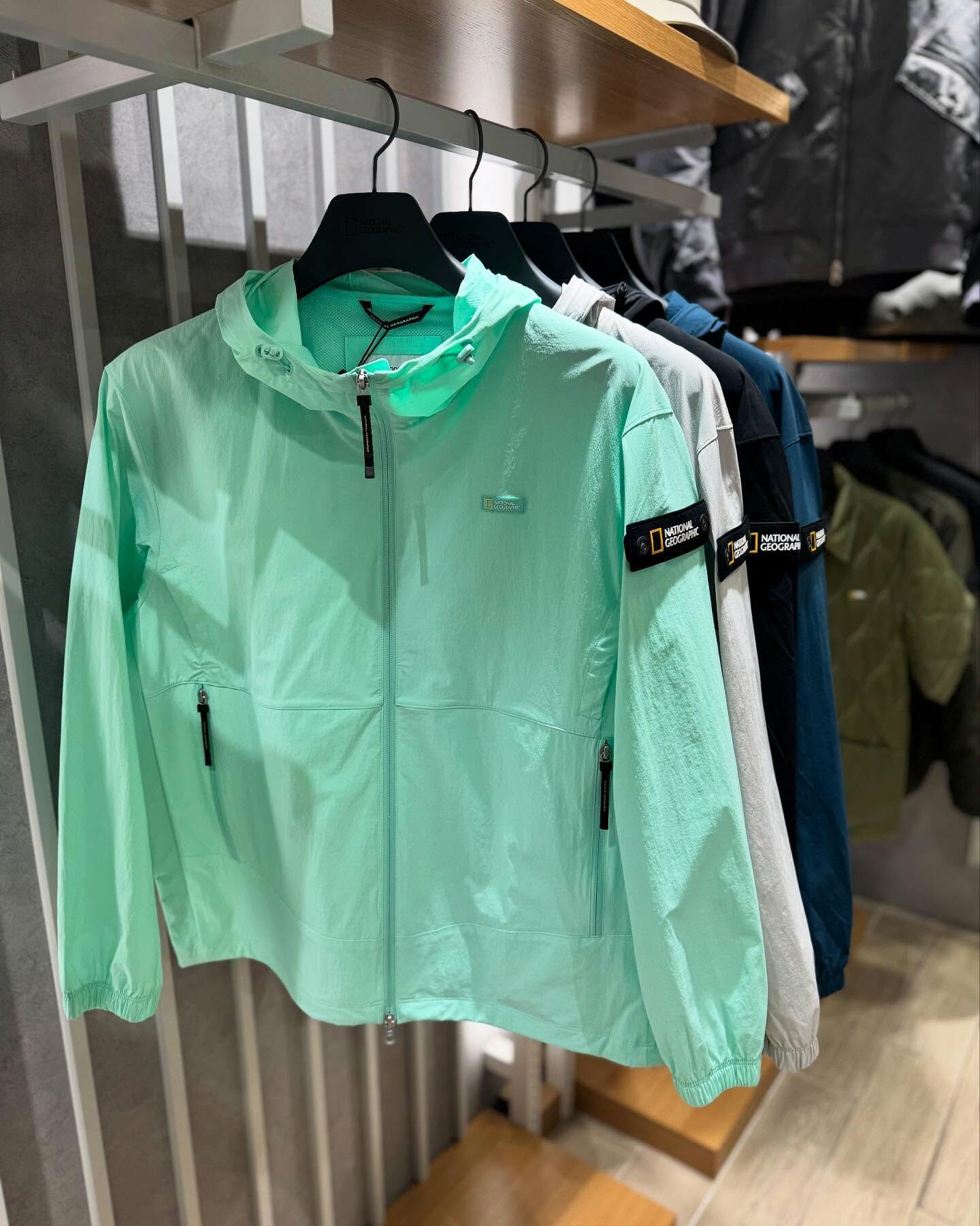【代購】NATIONAL GEOGRAPHIC 國家地理 梭織 輕量 連帽 外套 N252UFT140 / N252UFT840