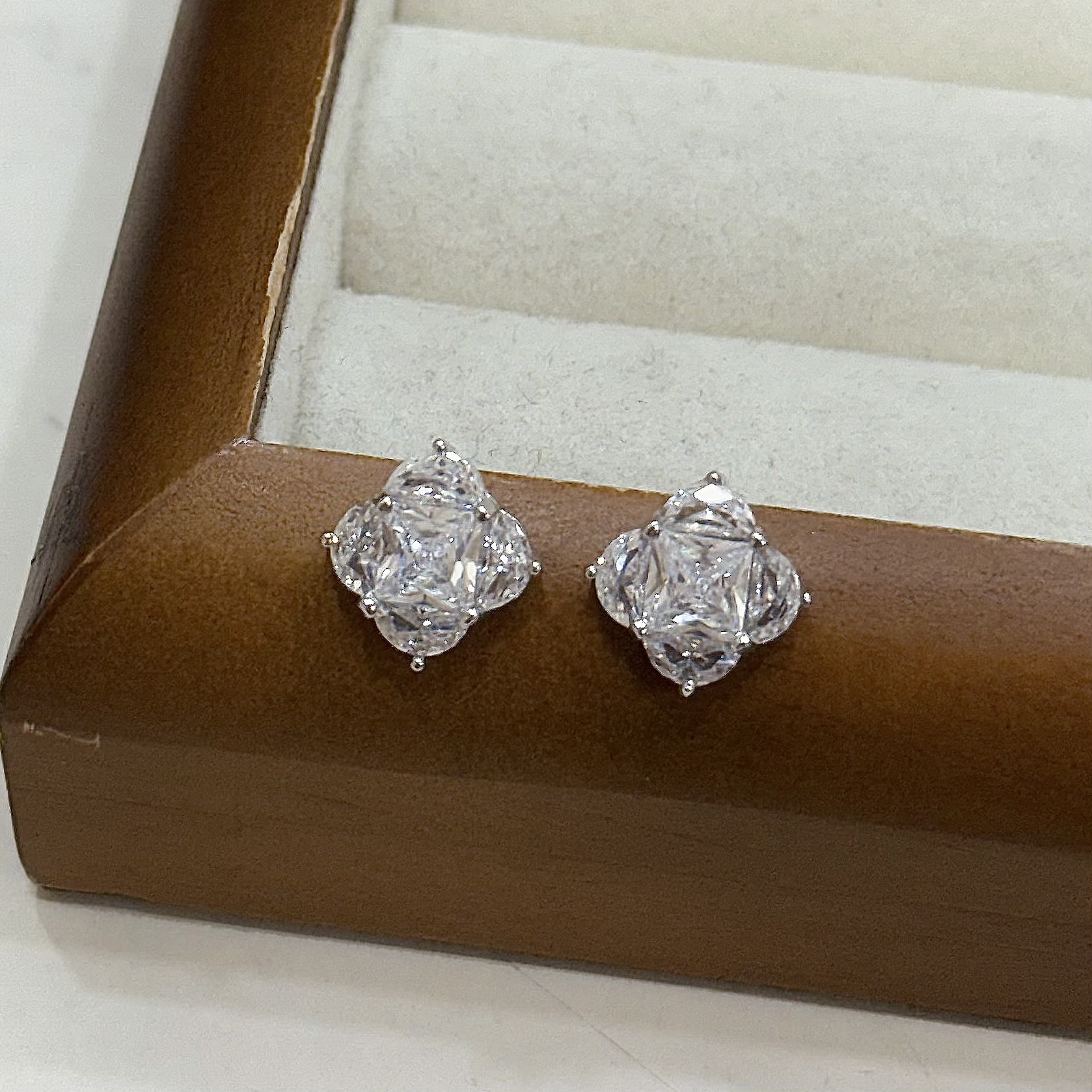 U40滿鑽方塊耳針