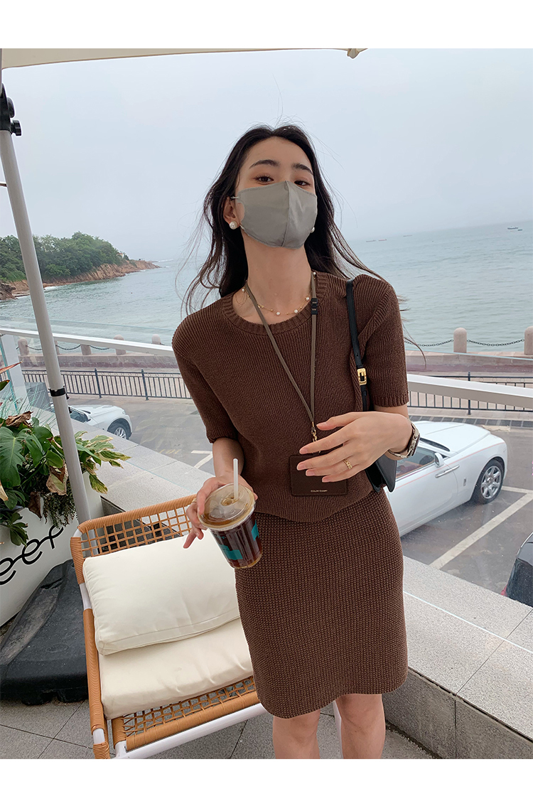 挺版針織上衣+短裙(2件組)