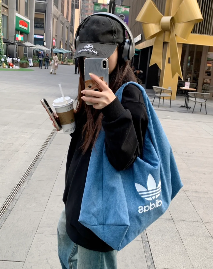 海外限定Adidas デニム 雲形バッグ ユニセックス ブラック　IX7694 海外限定Adidas デニム 雲形バッグ ユニセックス ブラック IX7694