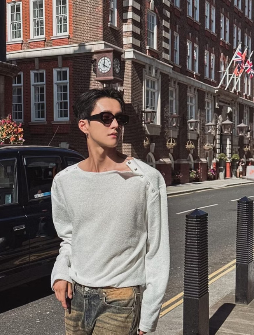 縫肩線按扣長袖上衣