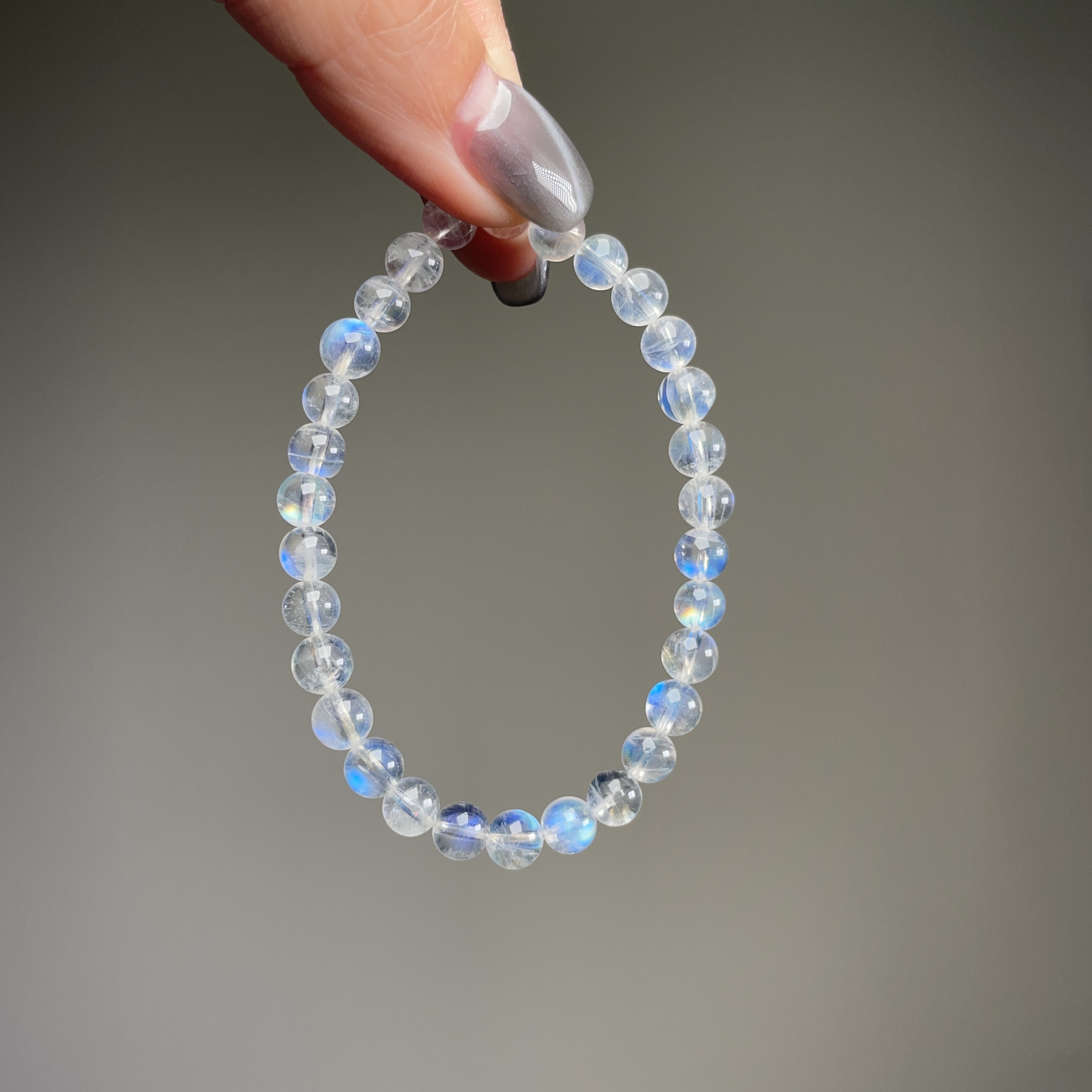 溫柔皎潔 · 藍月光石