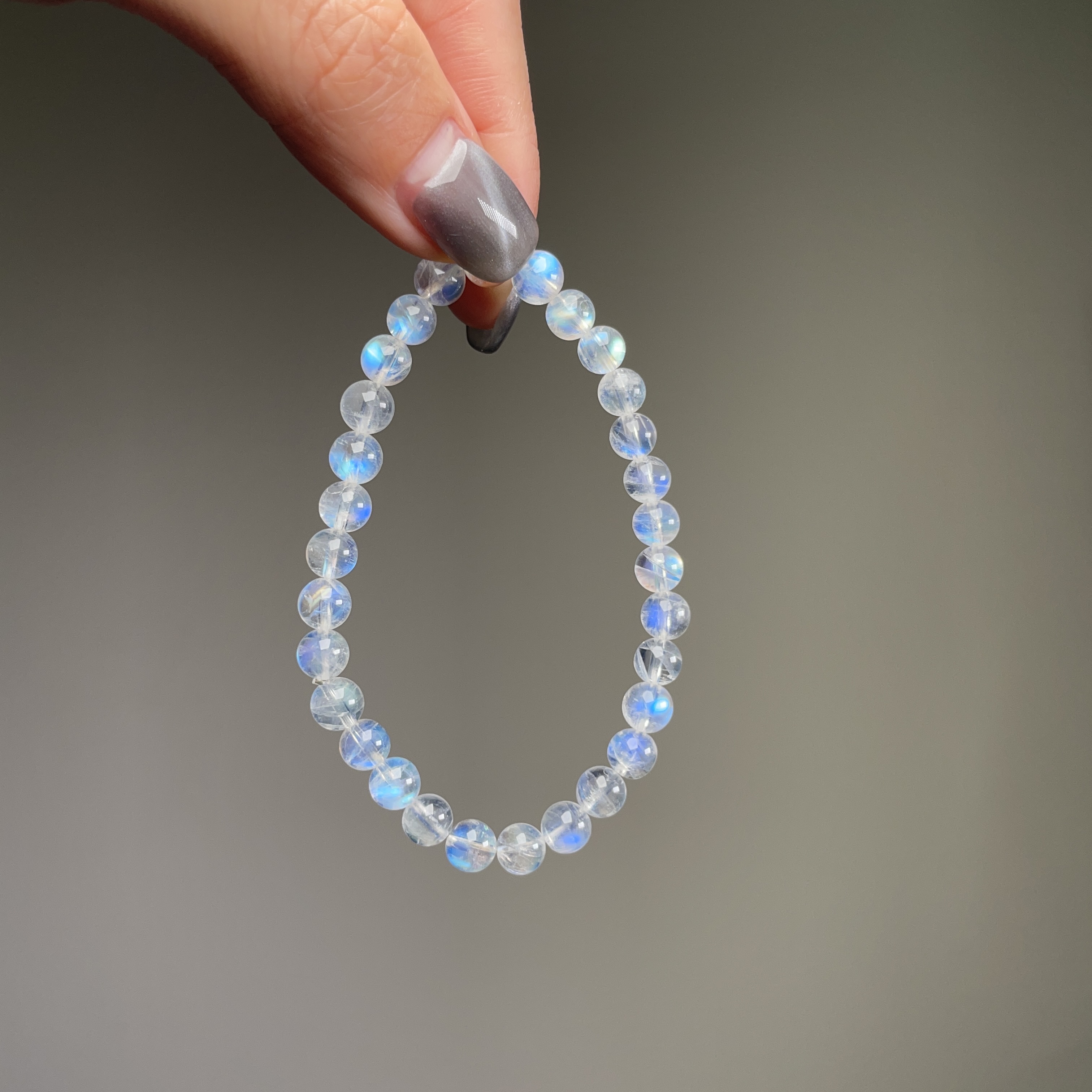 溫柔皎潔 · 藍月光石