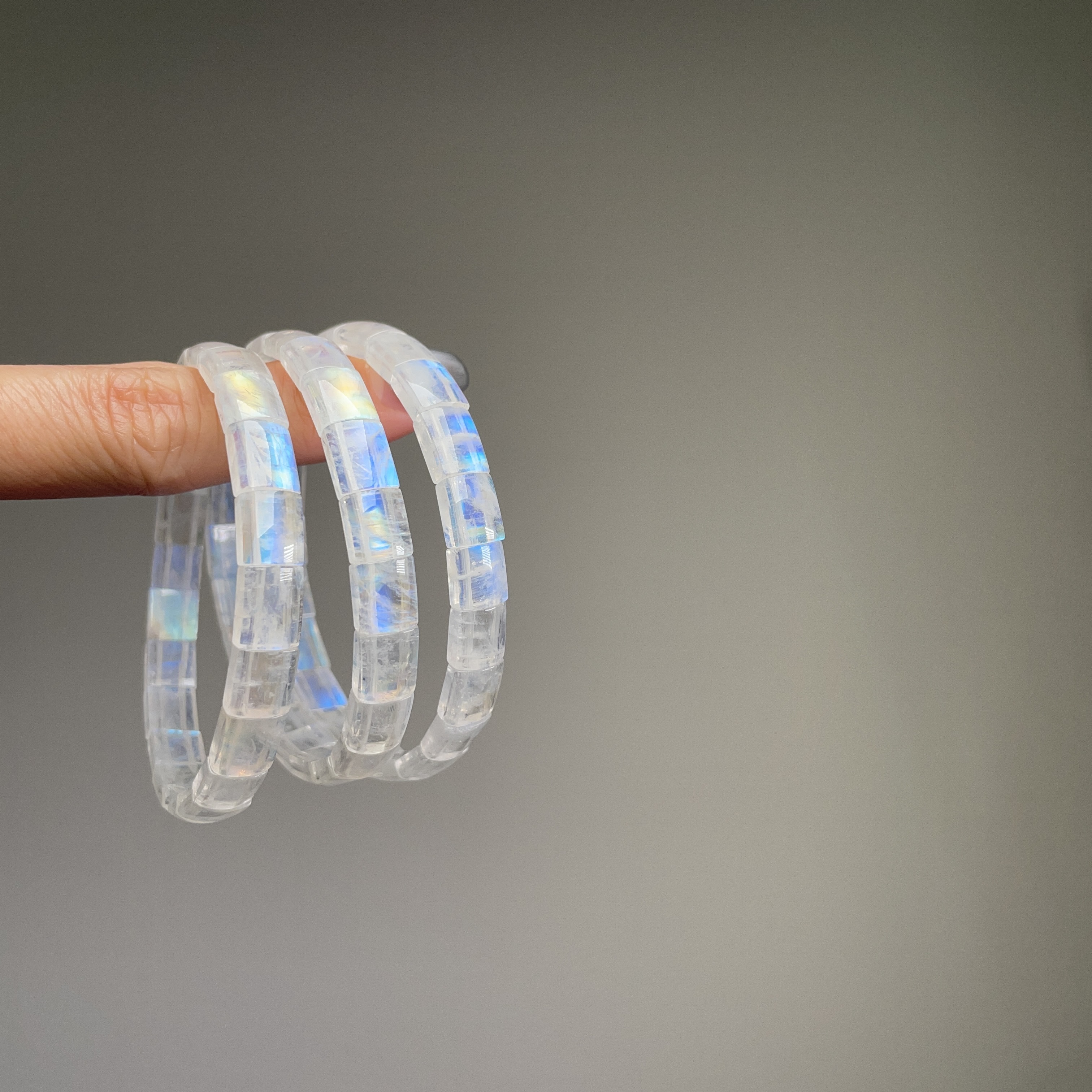 雲隱星暈 · 月光石鐲排