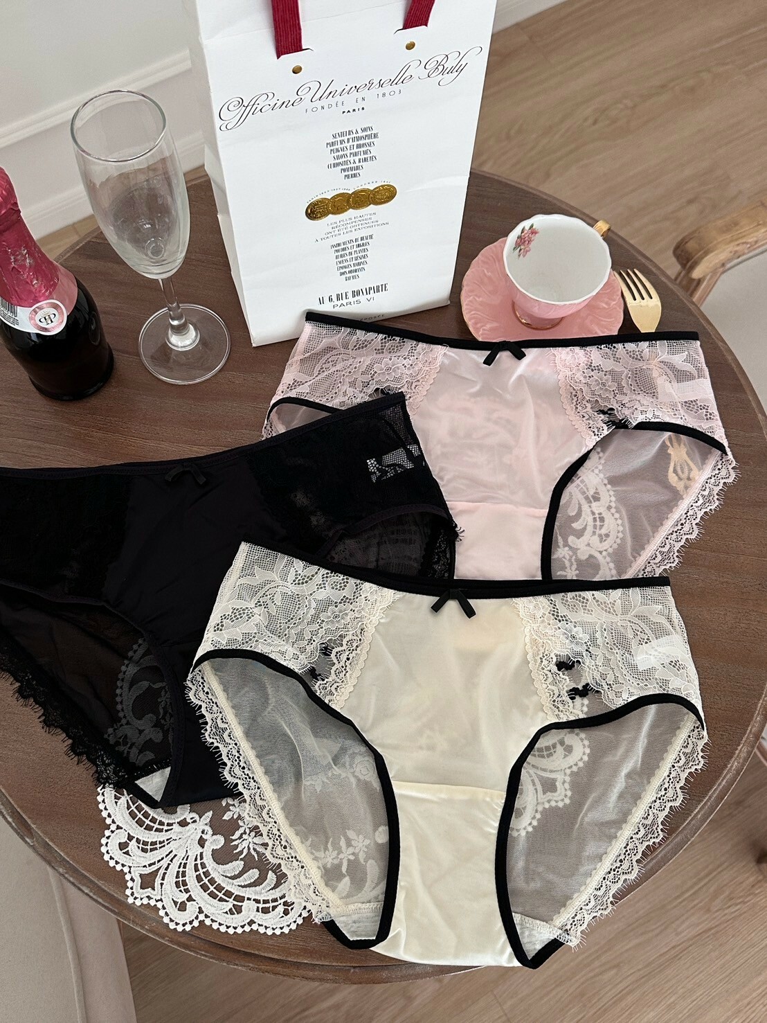 法式緞面拼接網紗蕾絲鏤空 微透視小褲 3colors