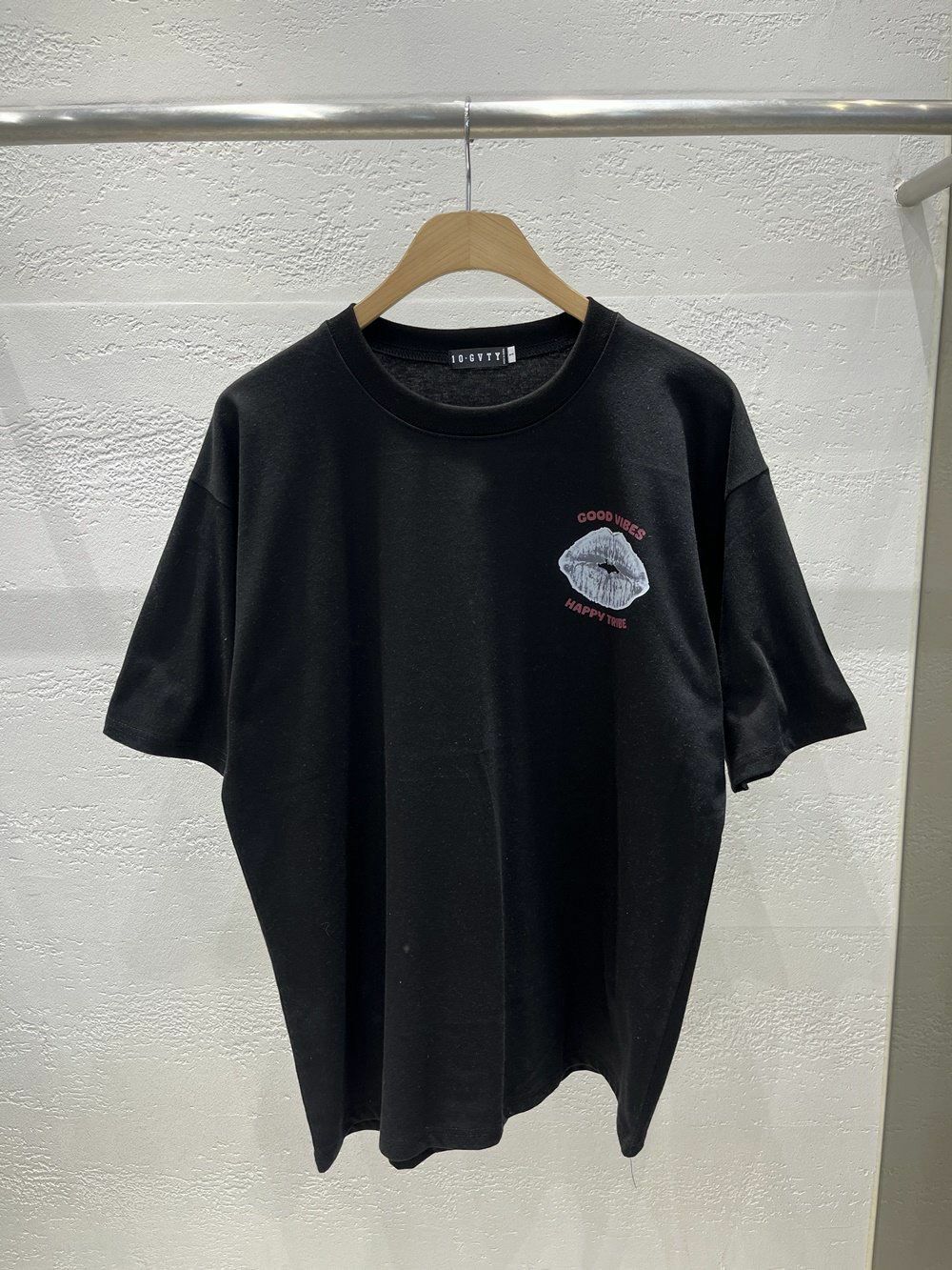 OverSize英文字圖案短袖Tee 10.GVTY-0200T