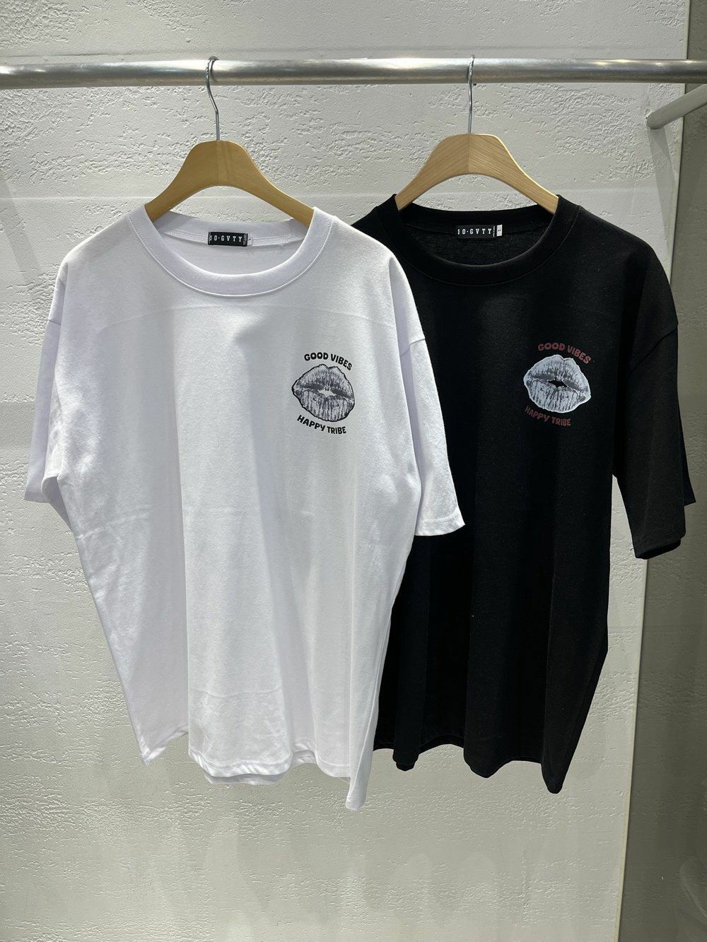 OverSize英文字圖案短袖Tee 10.GVTY-0200T