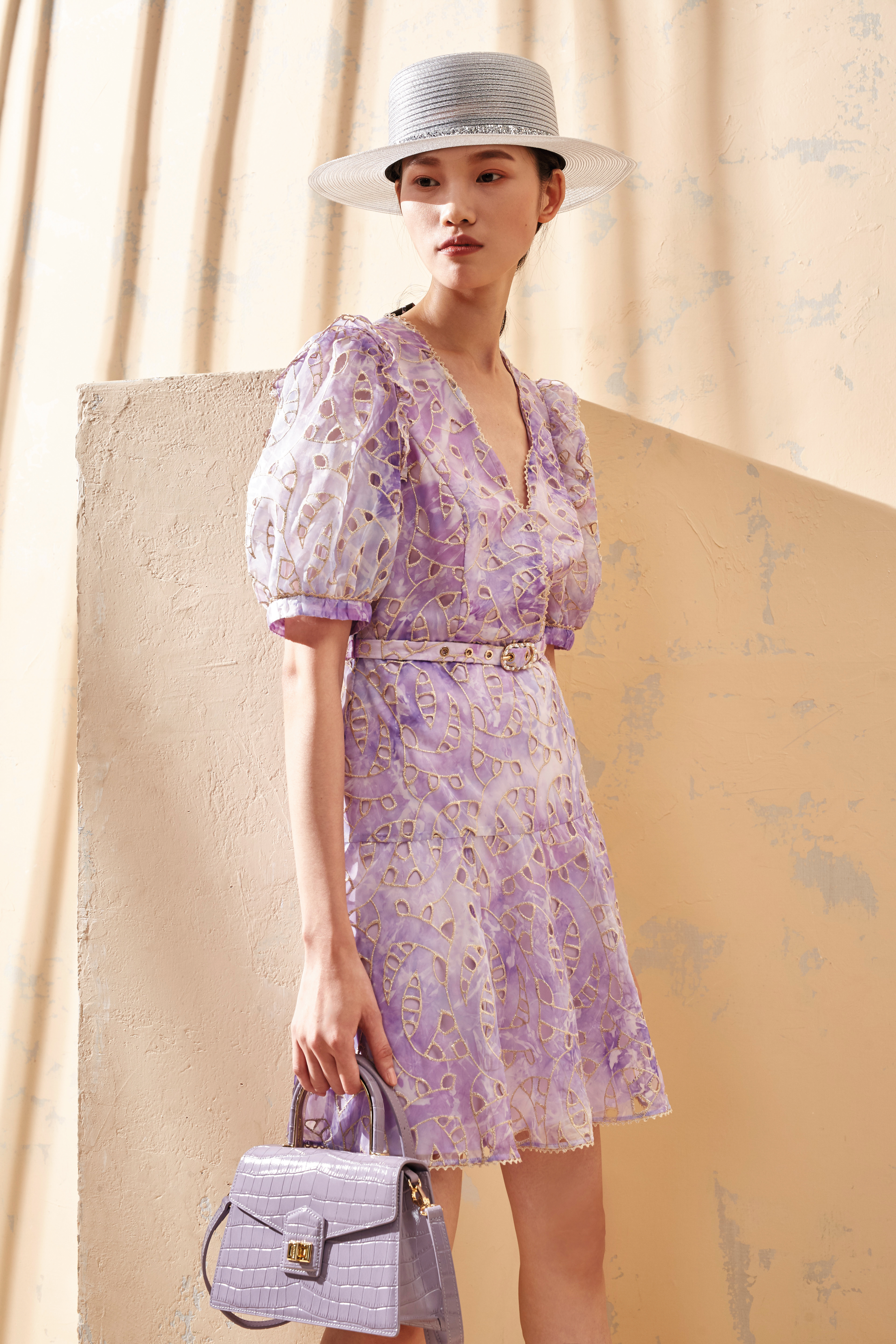 BB1EA105E1 熱帶風情特殊噴染金蔥邊短洋 (附布腰帶 / 官網限定)