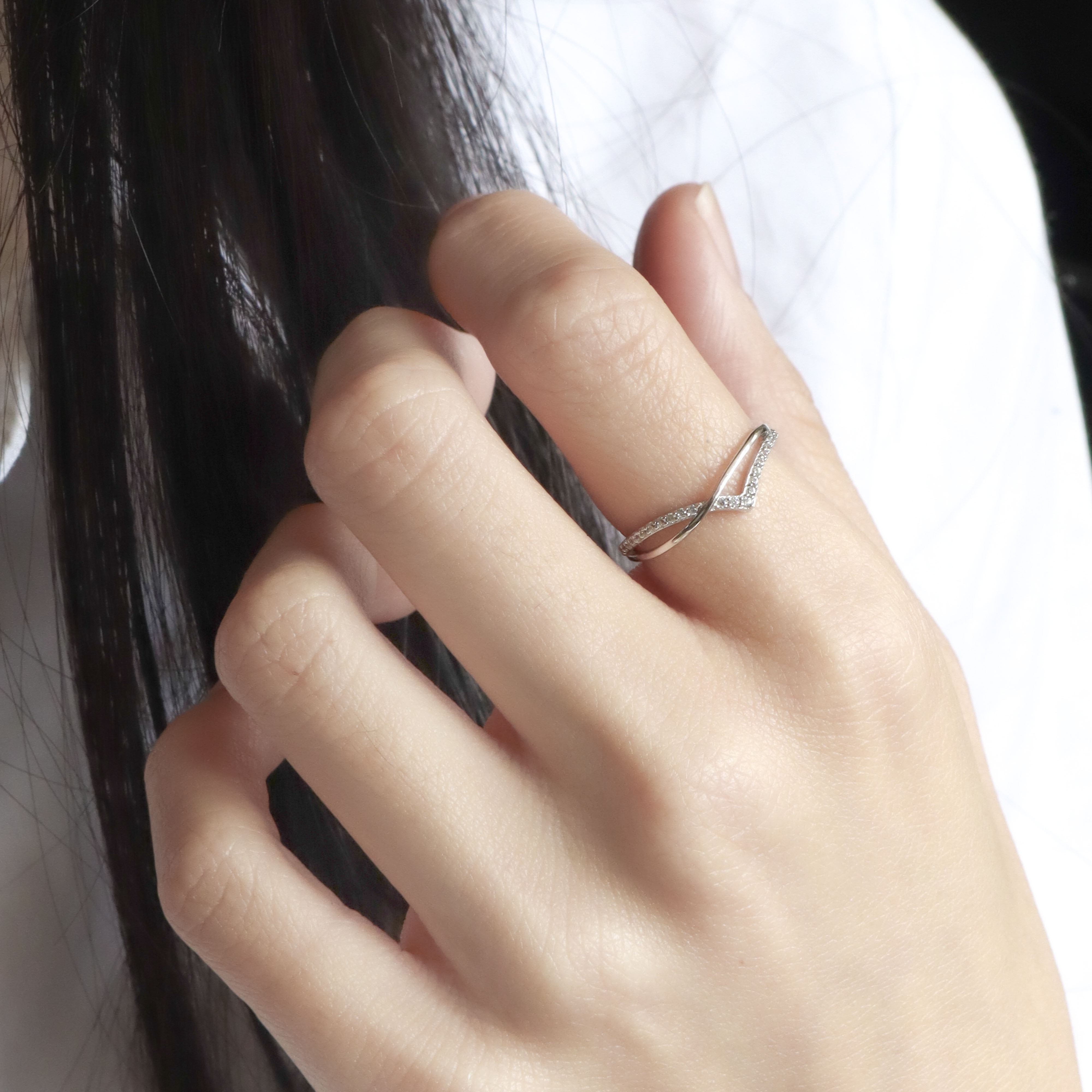 Silver/日光交織V型戒指