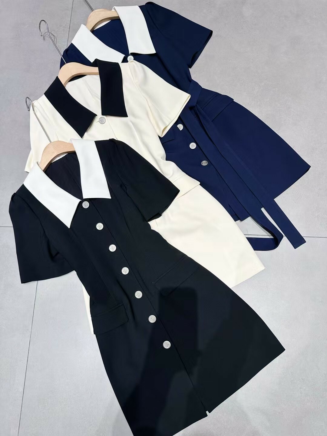 V領口白領短洋裝(香港設計師)