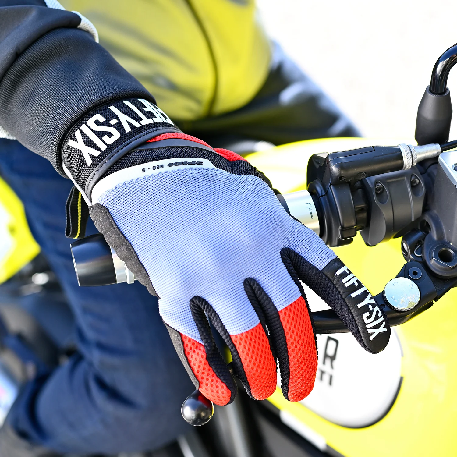 56DESIGN × SPIDI NEO-S手套，專為亮色系騎士打造，結合頂級防護與日常通勤的最佳選擇