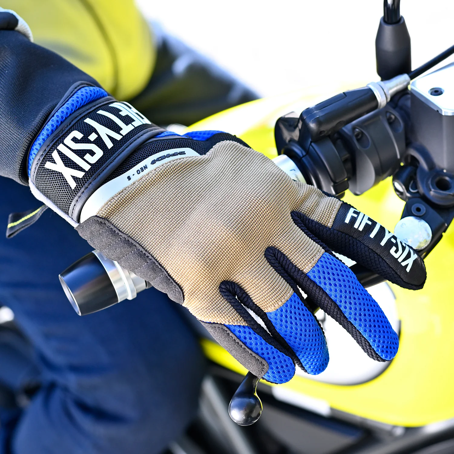 NEO-S手套，義大利SPIDI聯名款，亮色系結合高機能性，提供其他品牌少見的街頭與通勤風格