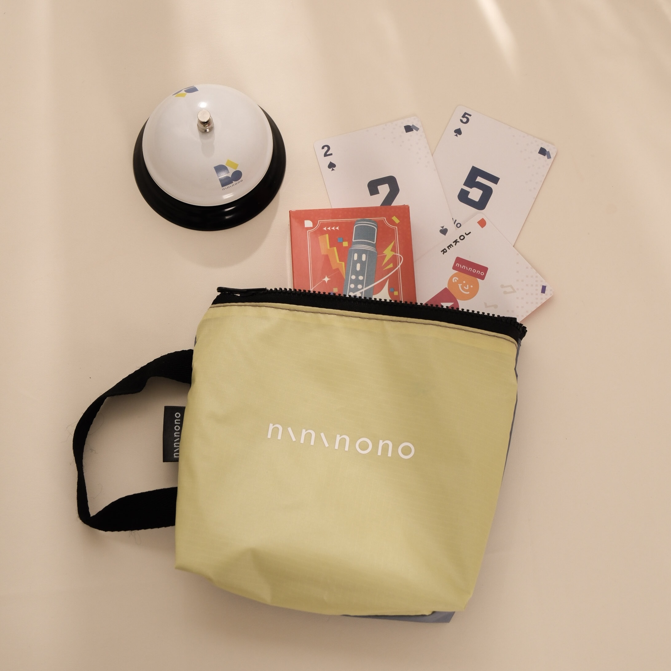 【隨身派對組】 輕旅雙用包中包(S-鐵灰) ＋唱玩無限遊戲撲克牌＋搶答鈴