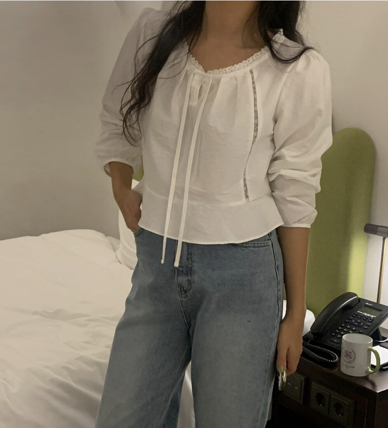 [現貨] Enid 蕾絲領短版荷葉上衣 [ 2色 / Free ]