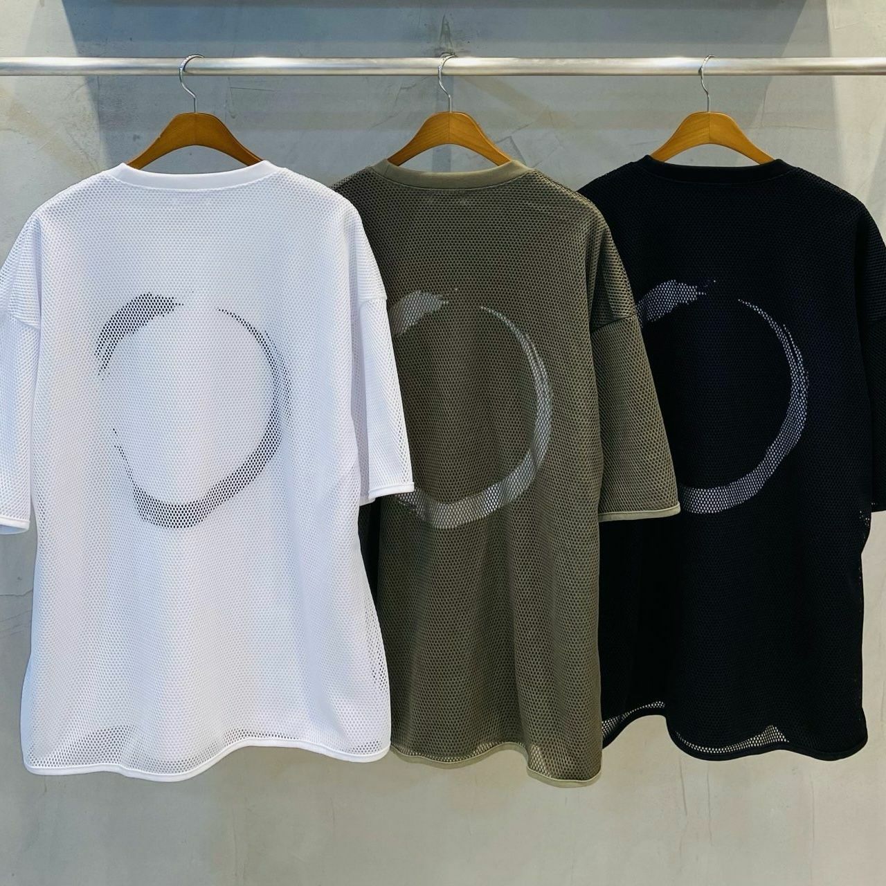 網紋英文字圖案短袖Tee UNSTANDARD-108T