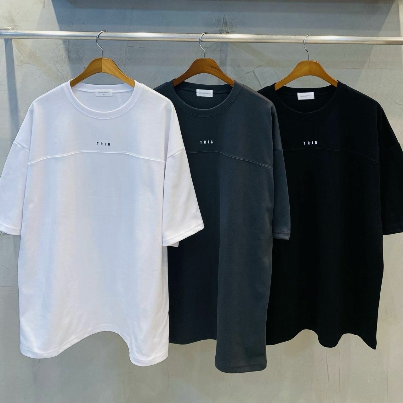 OverSize英文字圖案短袖Tee UNSTANDARD-110T