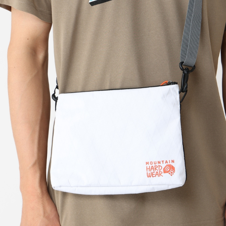 Mountain Hardwear / 斜背袋 / After-Six Sacoche Eco / 黑、白 (MHWOE7814)