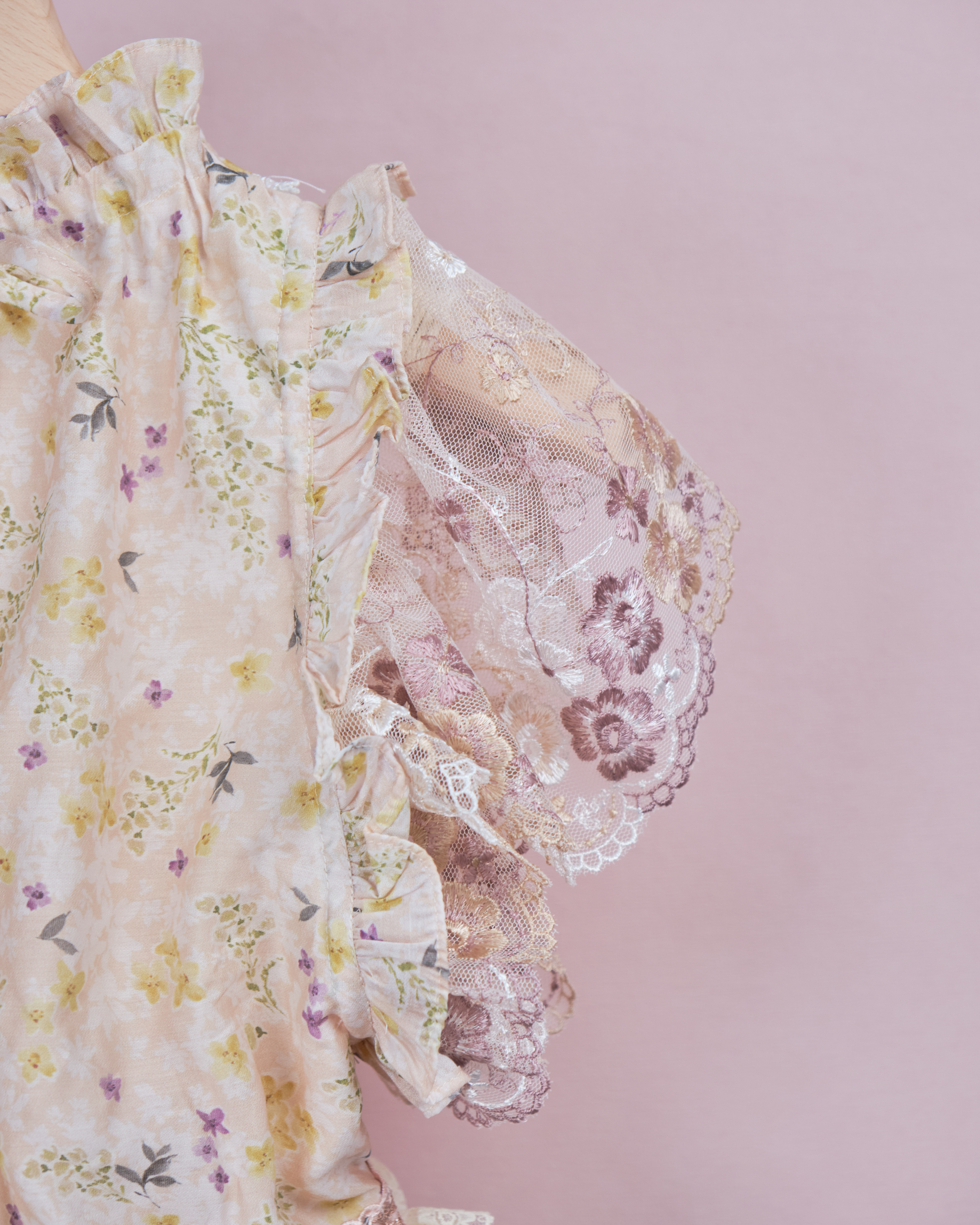 11966 薄櫻透紗小高領花邊短上衣別注版