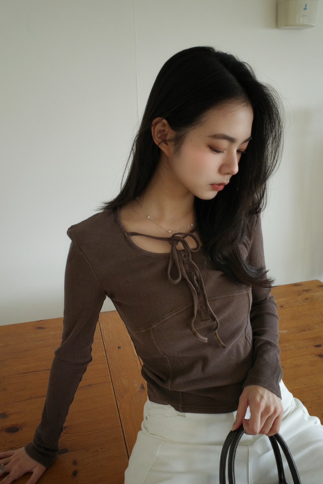 <女裝現貨💗> MA08 繞脖綁帶車線短版上衣 兩色