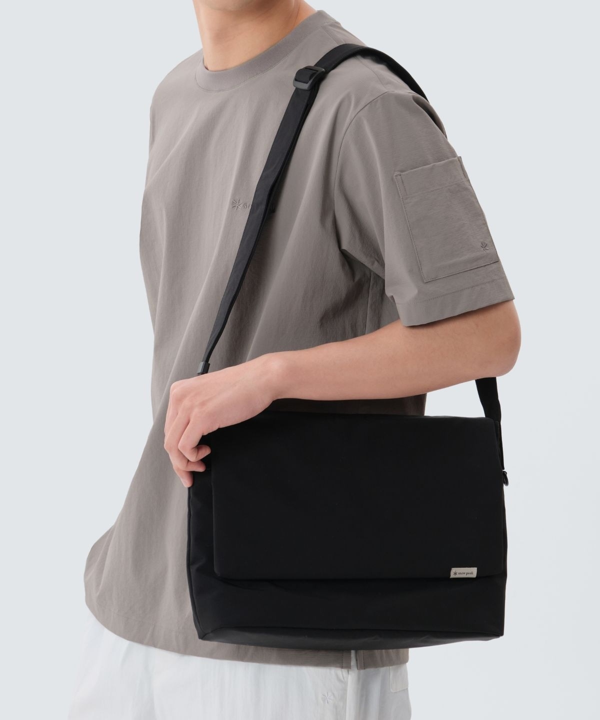 【代購】Snow Peak 雪諾必克 Cample Medium Cross Bag 側背包 S25ZUCCB18