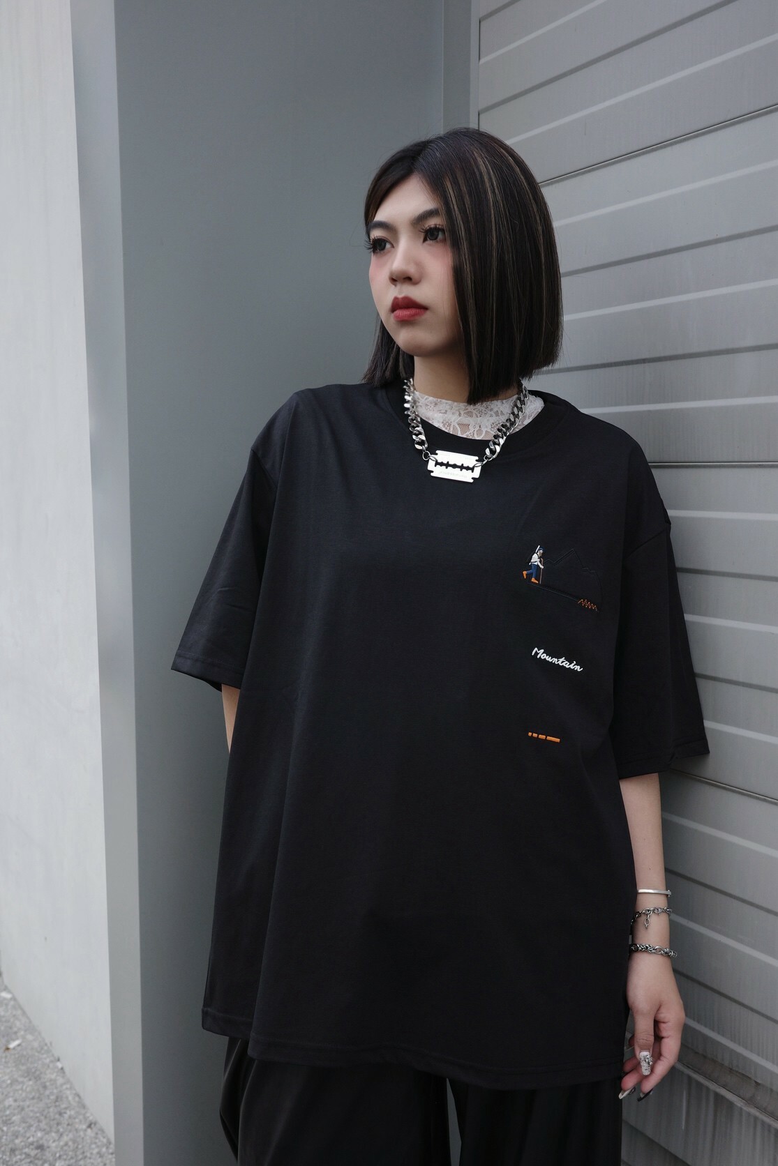 ZOE 刺繡工藝 山系 登山大叔 山脈 短T Z2527 海外連線