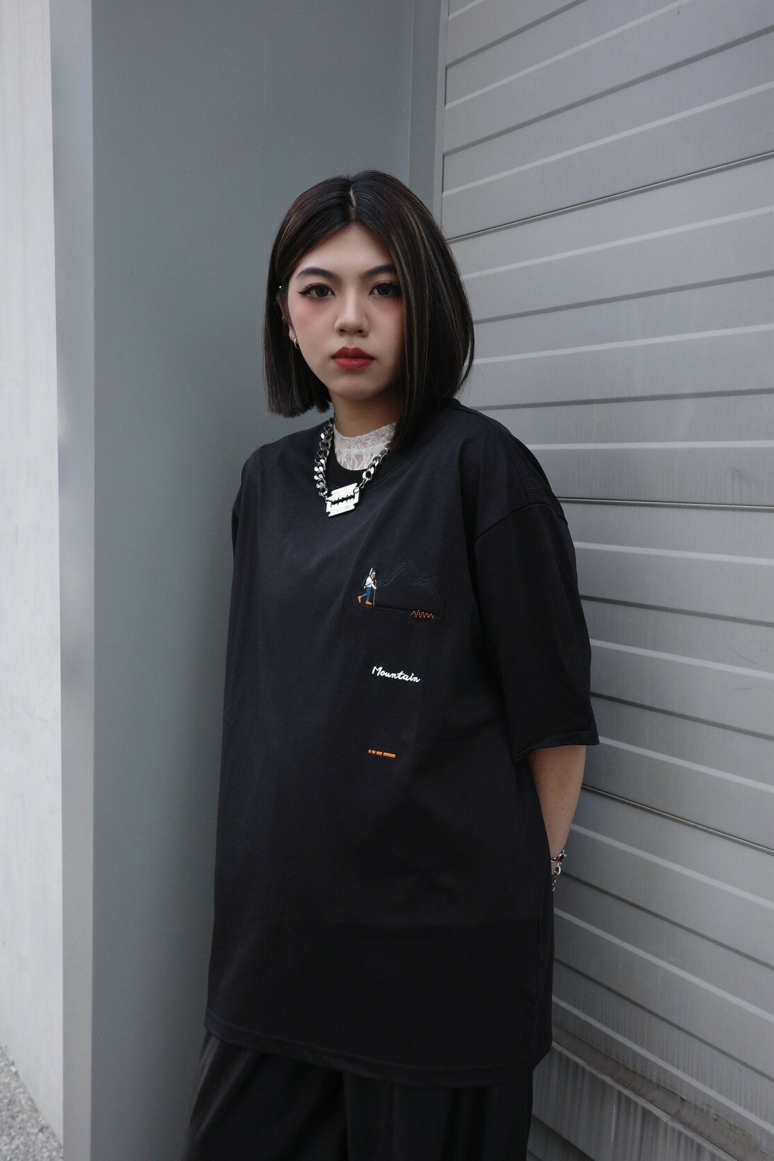 ZOE 刺繡工藝 山系 登山大叔 山脈 短T Z2527 海外連線