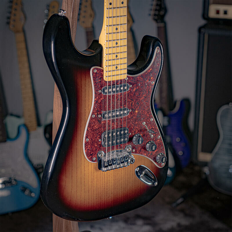 G&L Tribute Series LEGACY HSS 3-Tone Sunburst 電吉他