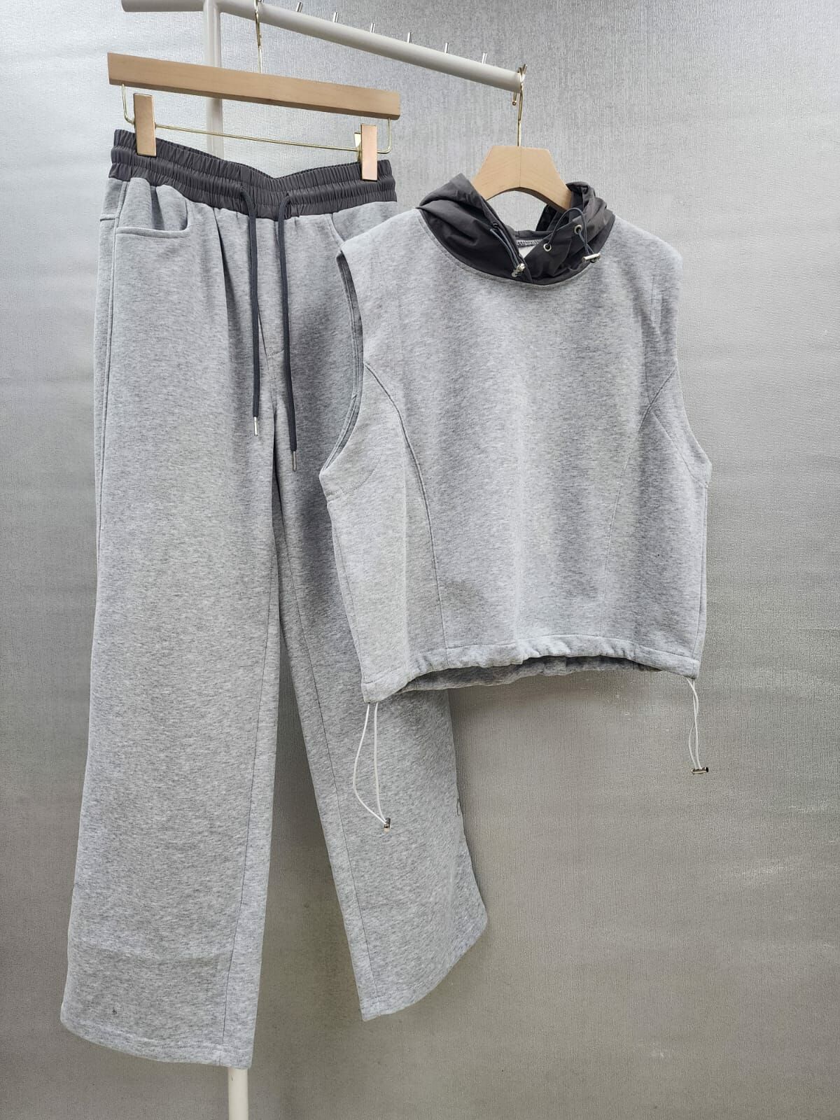 CD910  背心+衭 套裝  Top : 胸46，長21 Pt :腰26-36，hips 42，長41