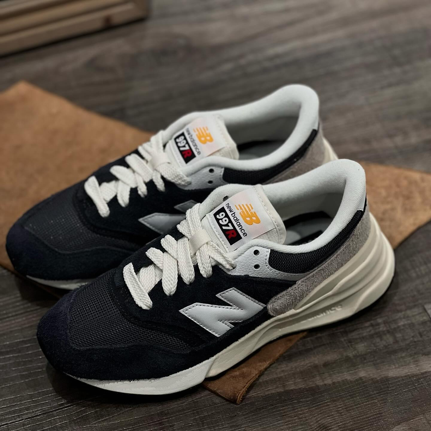 NEW BALANCE 997 燕麥奶茶 復古深藍