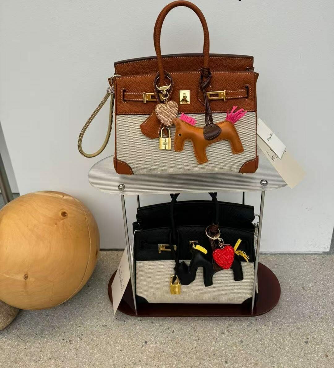 JU4046 真皮手提包 (連吊飾)